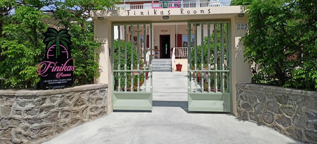 Finikas Rooms Agia Marina  Dış mekan fotoğraf