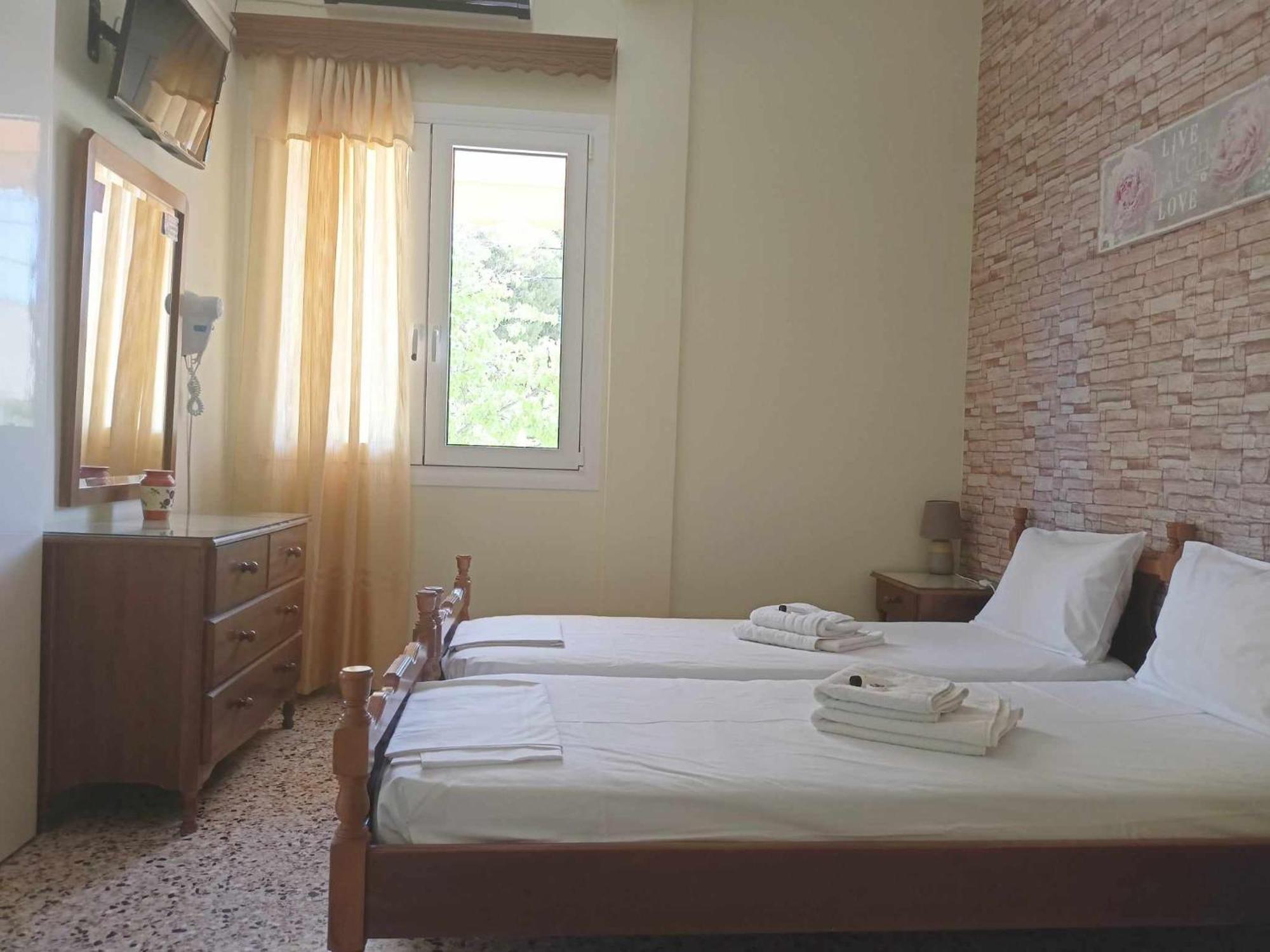 Finikas Rooms Agia Marina  Dış mekan fotoğraf