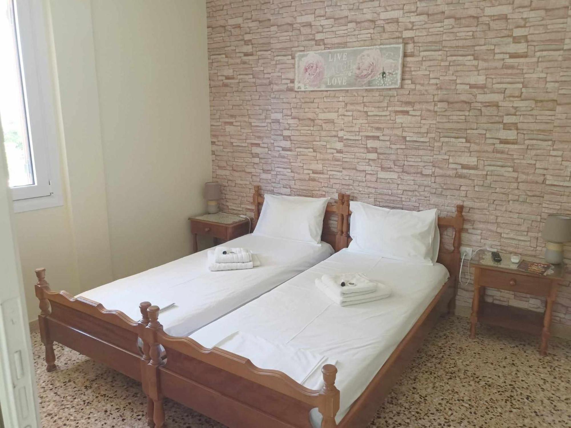 Finikas Rooms Agia Marina  Dış mekan fotoğraf