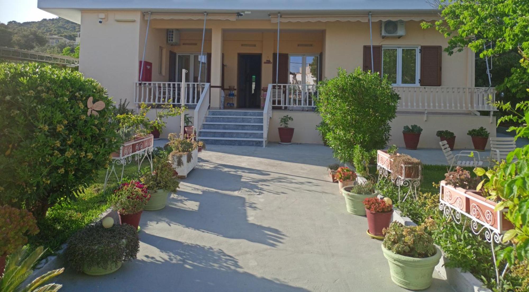 Finikas Rooms Agia Marina  Dış mekan fotoğraf