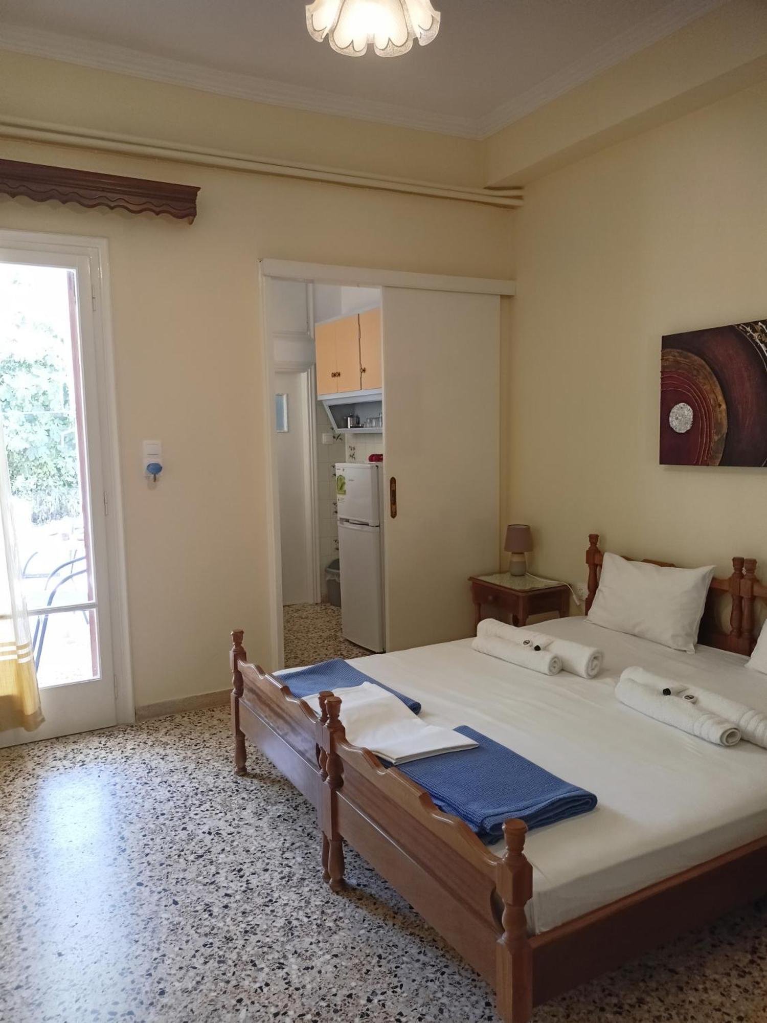 Finikas Rooms Agia Marina  Oda fotoğraf