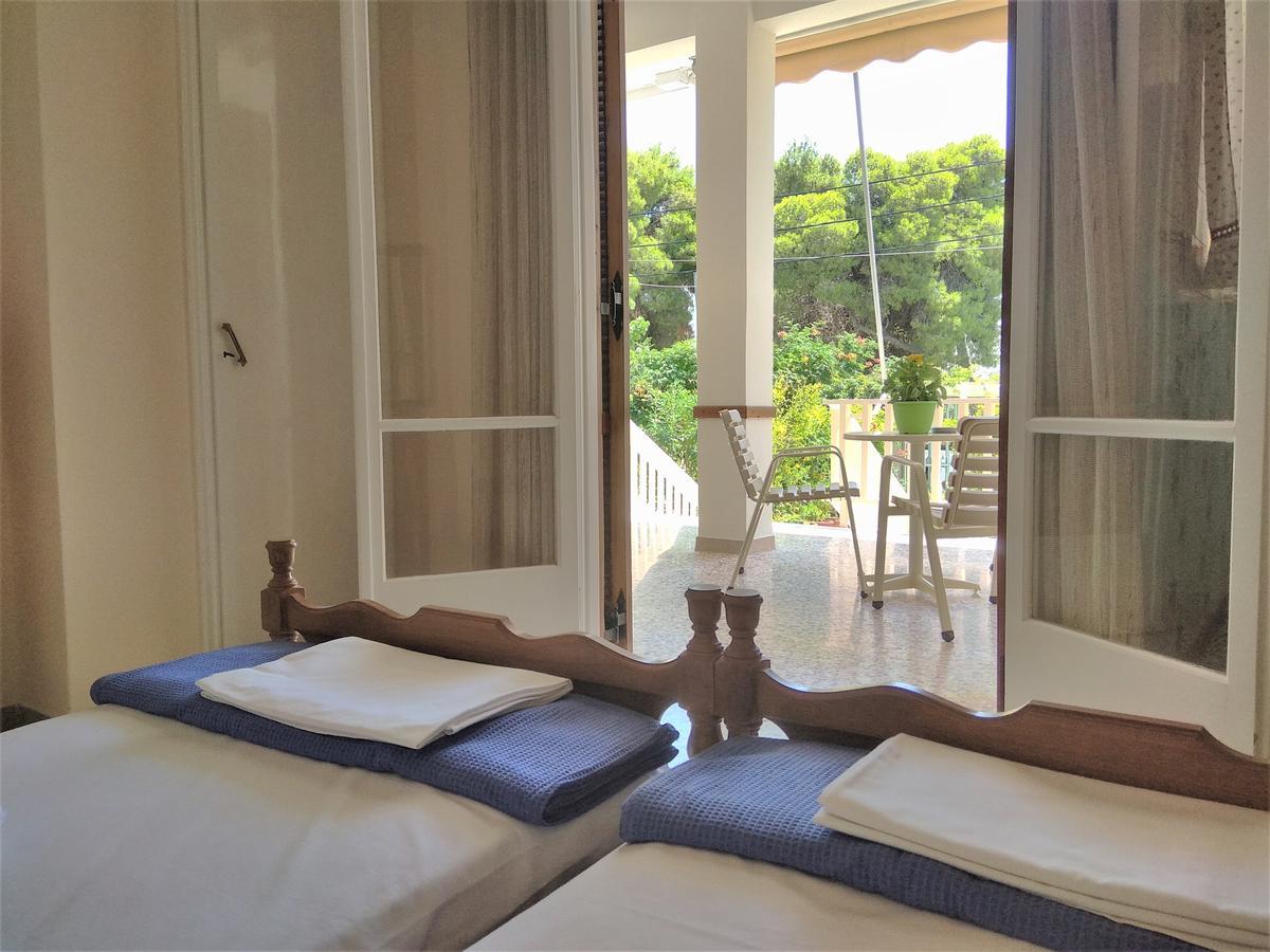Finikas Rooms Agia Marina  Dış mekan fotoğraf