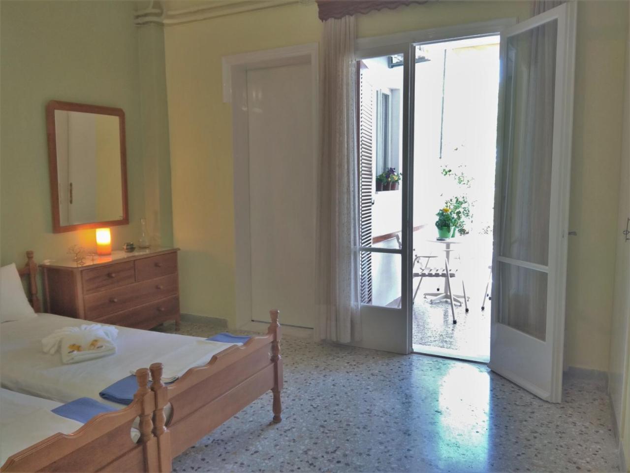 Finikas Rooms Agia Marina  Dış mekan fotoğraf