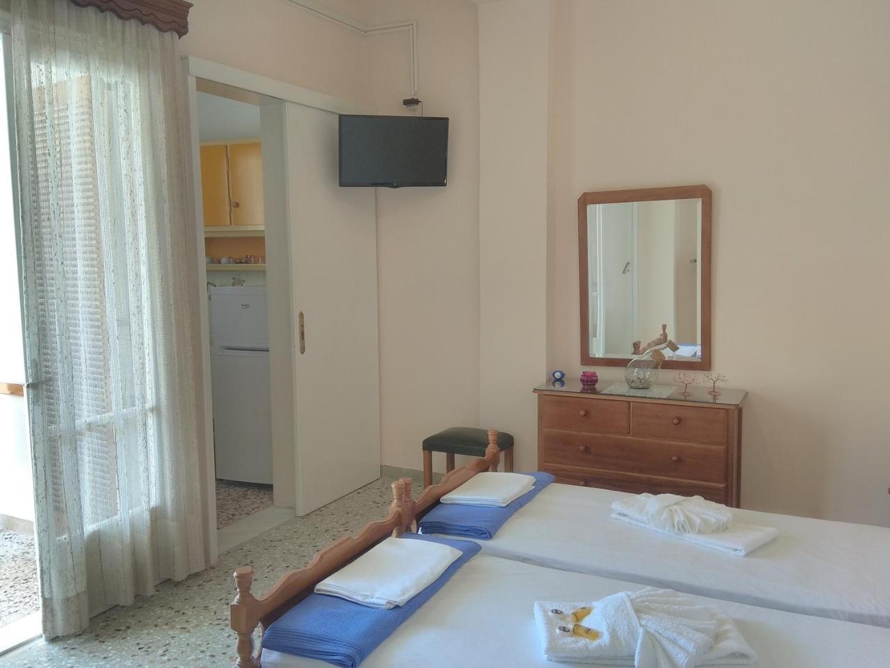 Finikas Rooms Agia Marina  Dış mekan fotoğraf