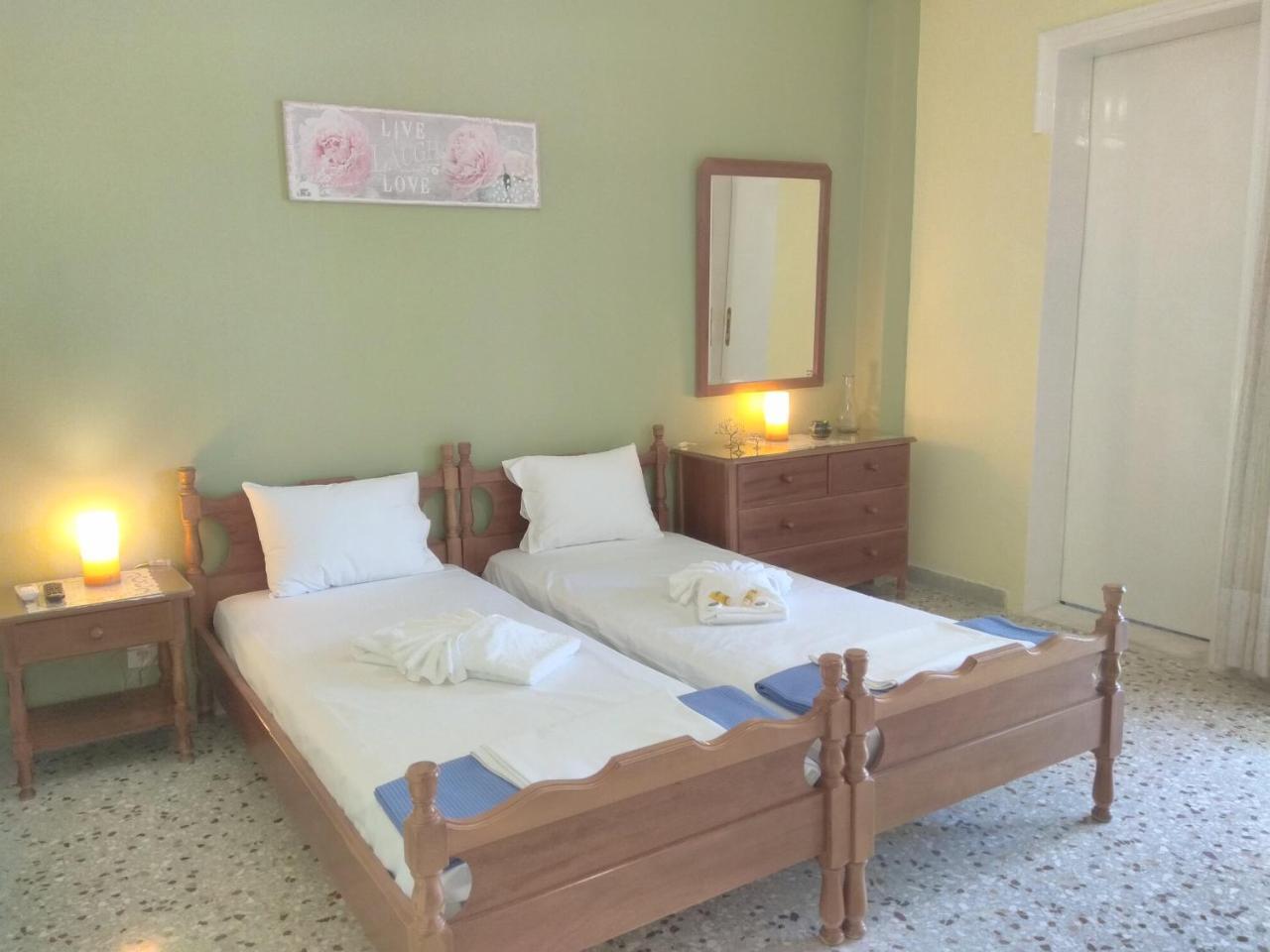 Finikas Rooms Agia Marina  Dış mekan fotoğraf
