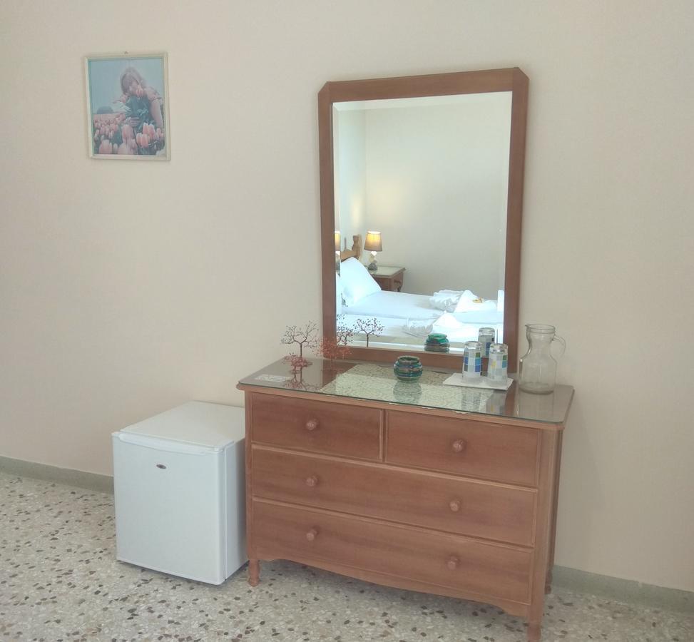 Finikas Rooms Agia Marina  Dış mekan fotoğraf