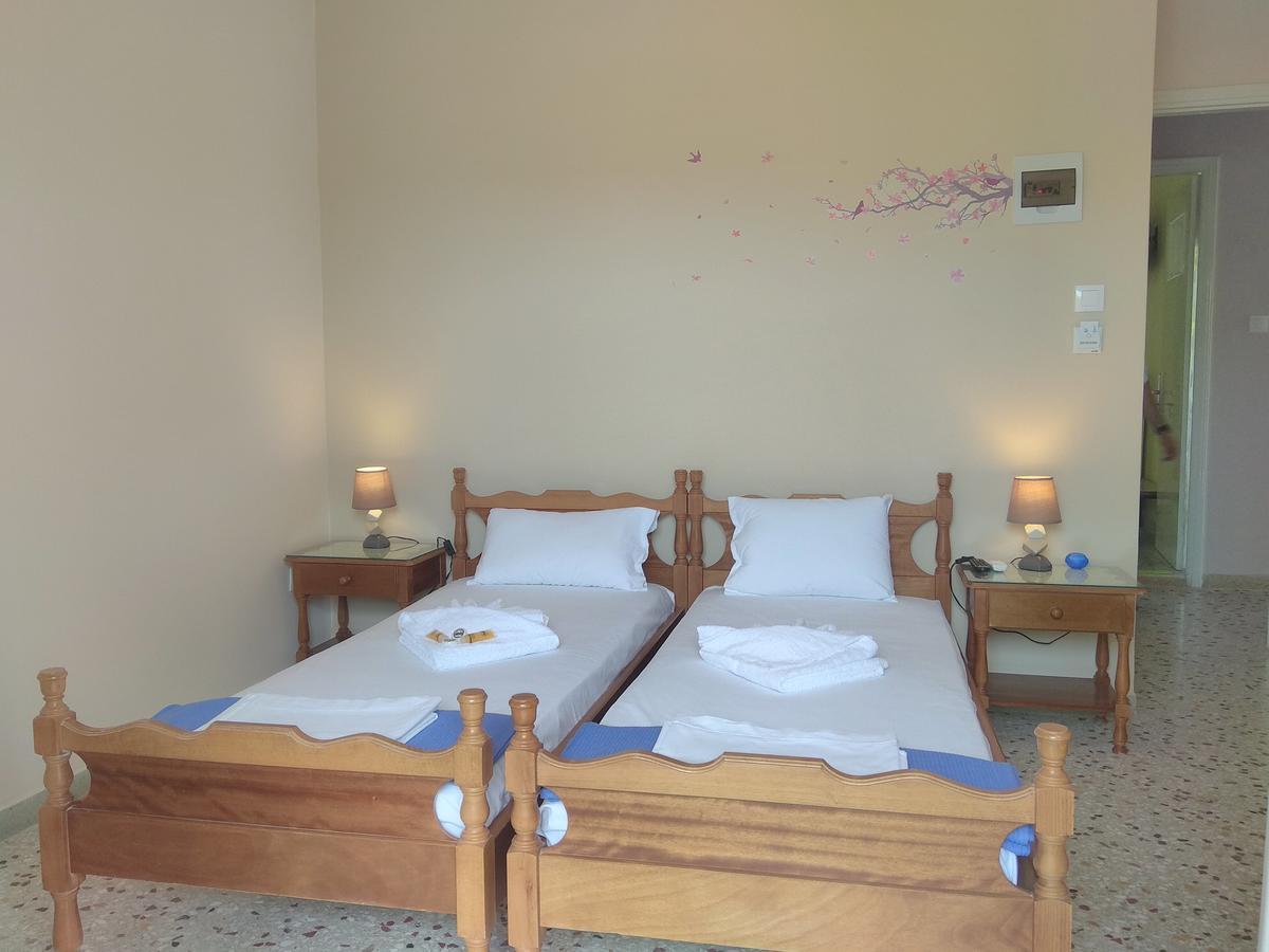 Finikas Rooms Agia Marina  Dış mekan fotoğraf